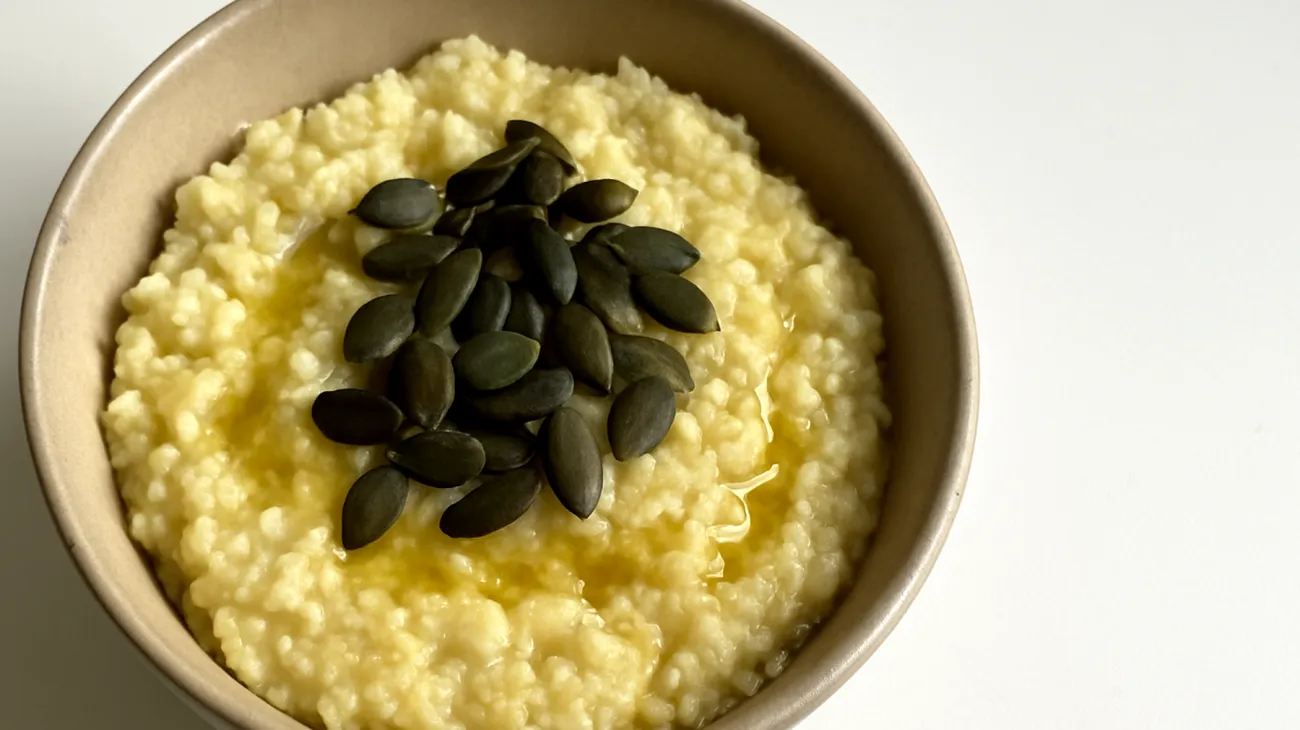 Porridge di miglio con semi di zucca e olio di semi di lino"